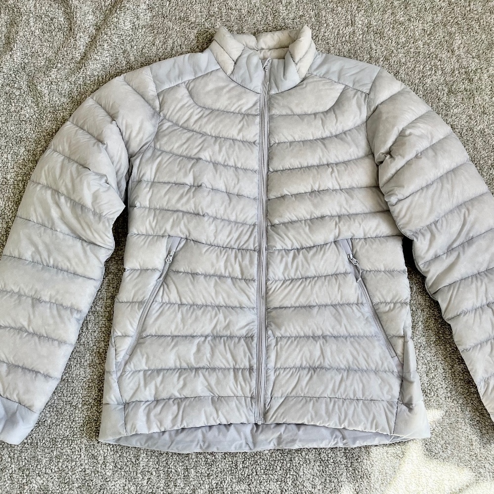 NEW WITHOUT TAGS Arc'teryx Cerium Down jacket small, Colour Atmos
